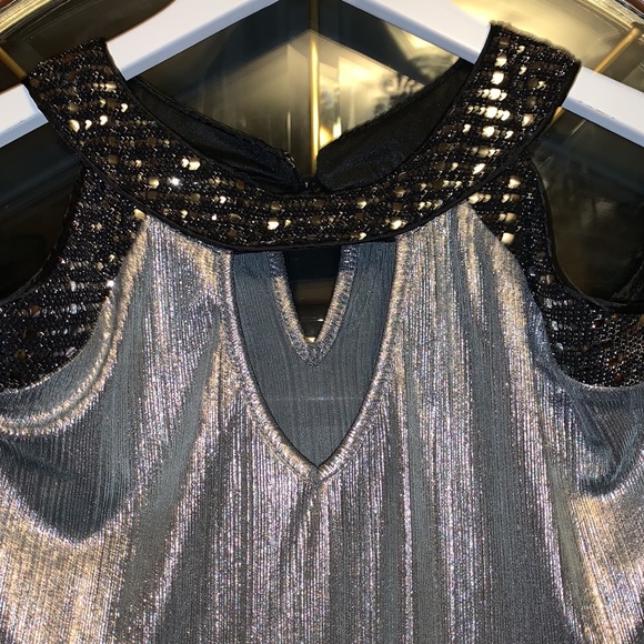 Rotita Boutique Iridescent & Shimmer Metallic Pleated Cold Shoulder Halter Top - Picture 7 of 16